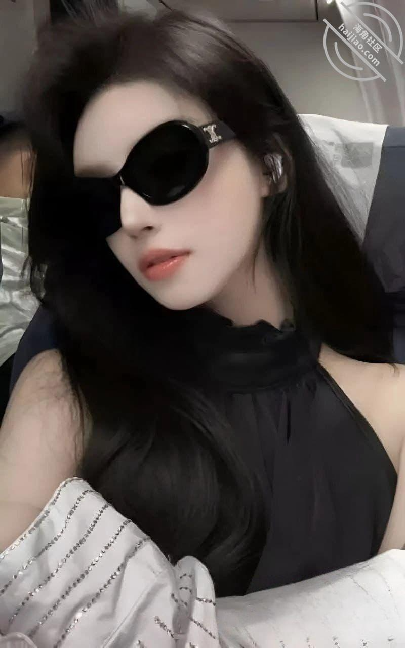 大连高颜值模特【许星澜】被男友灌醉捆绑送老板 细长管子插淫穴视频流出！