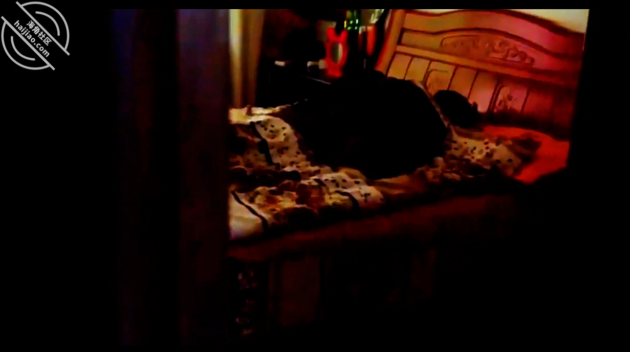 上高中的弟弟放学趁哥哥睡午觉在厨房与嫂子乱伦肏逼。