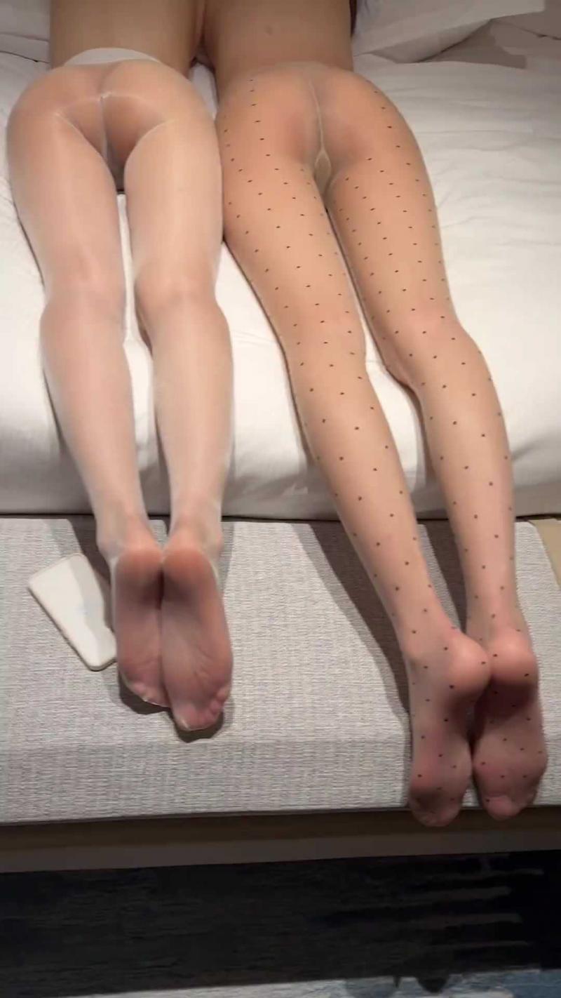 双飞女大学生 有点害羞